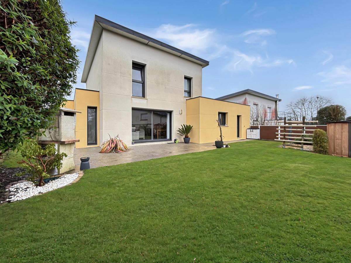 LE RELECQ-KERHUON: BELLE MAISON COMTEMPORAINE DE130m², 4 CHAMBRES