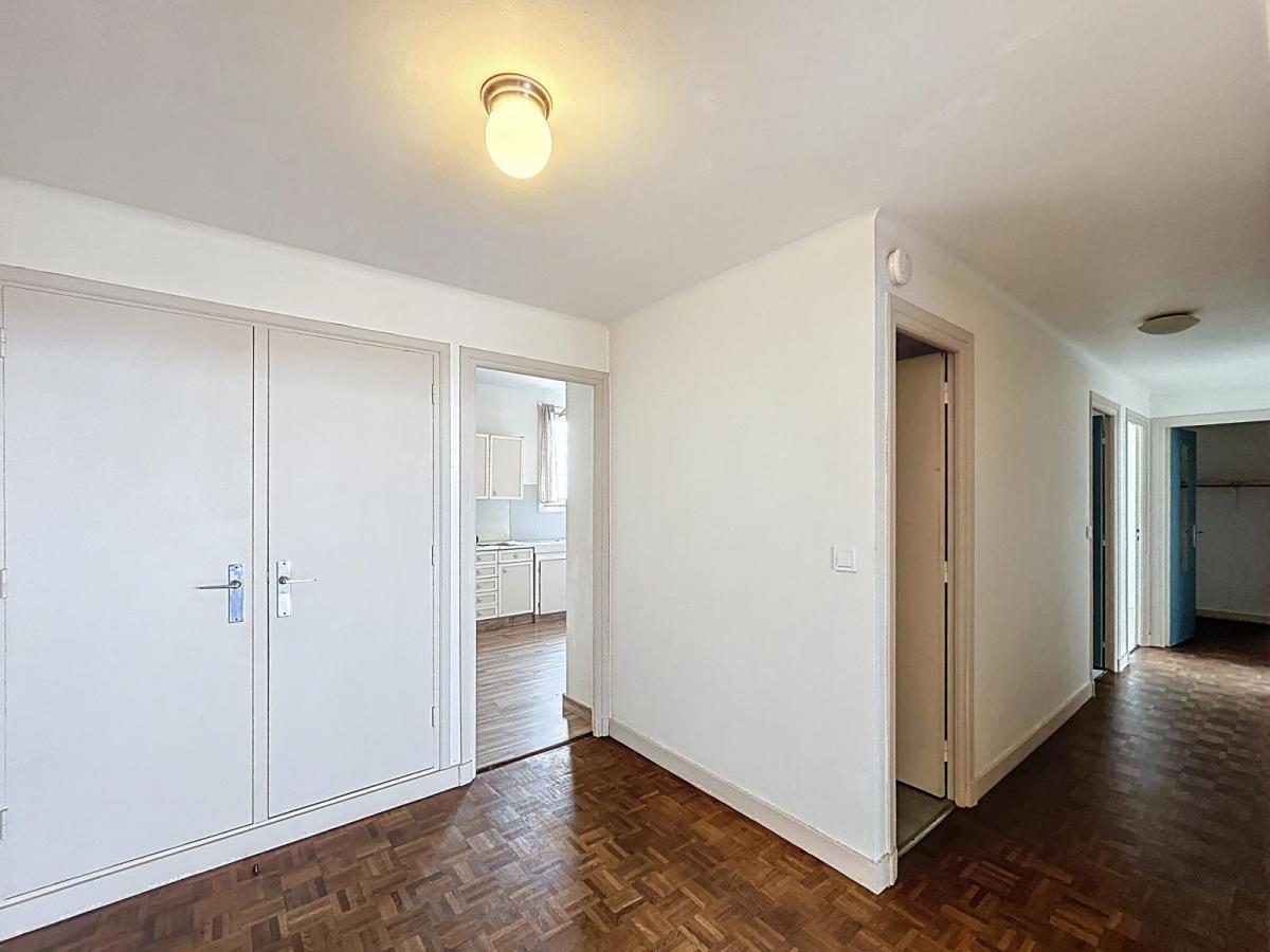 BREST KERICHEN : Bel appartement T5 de 98m2 au dernier étage avec parking privé