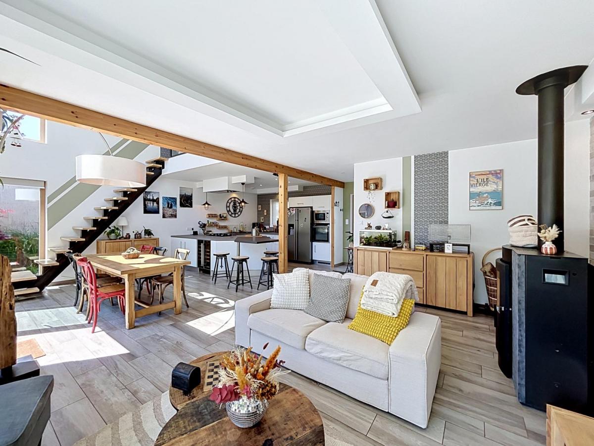 GUILERS : Maison aux lignes contemporaines de 2018 à tendance passive