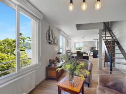Au bord de l'eau, ravissante propriété avec demeure 7 pièces, terrasses et parcelle de 1900m²