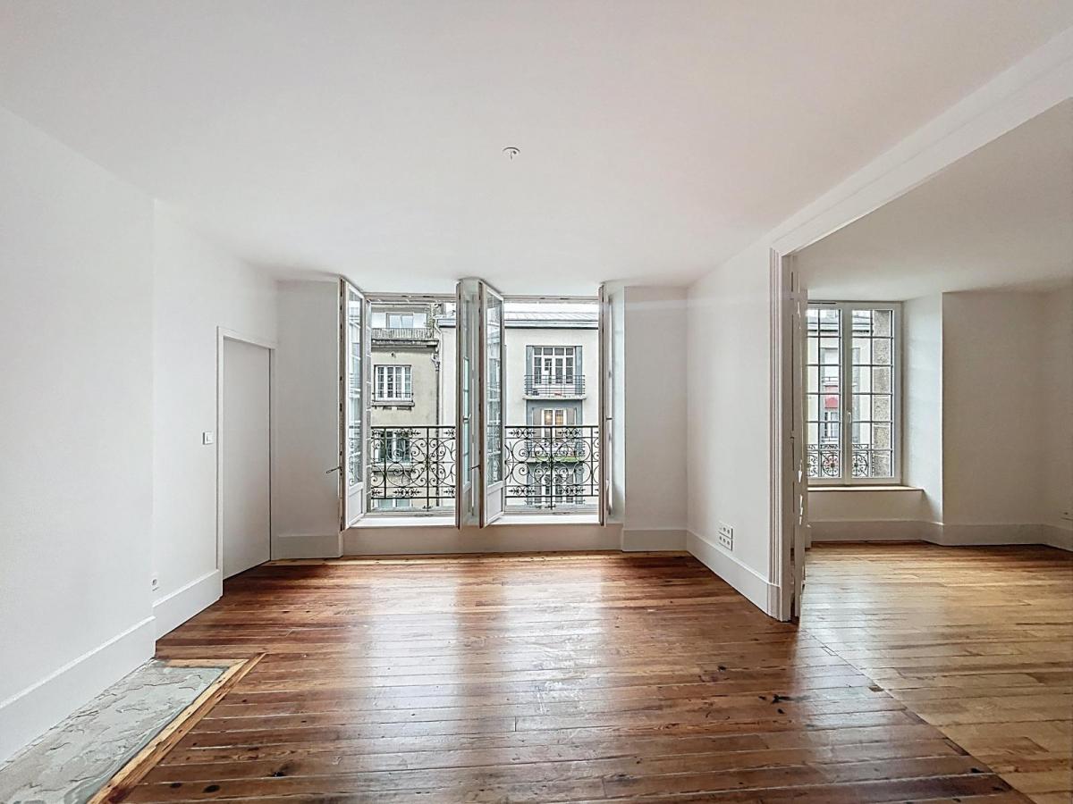 BREST HYPER CENTRE : Charmant appartement T5 de 105m2 dans un immeuble bourgeois