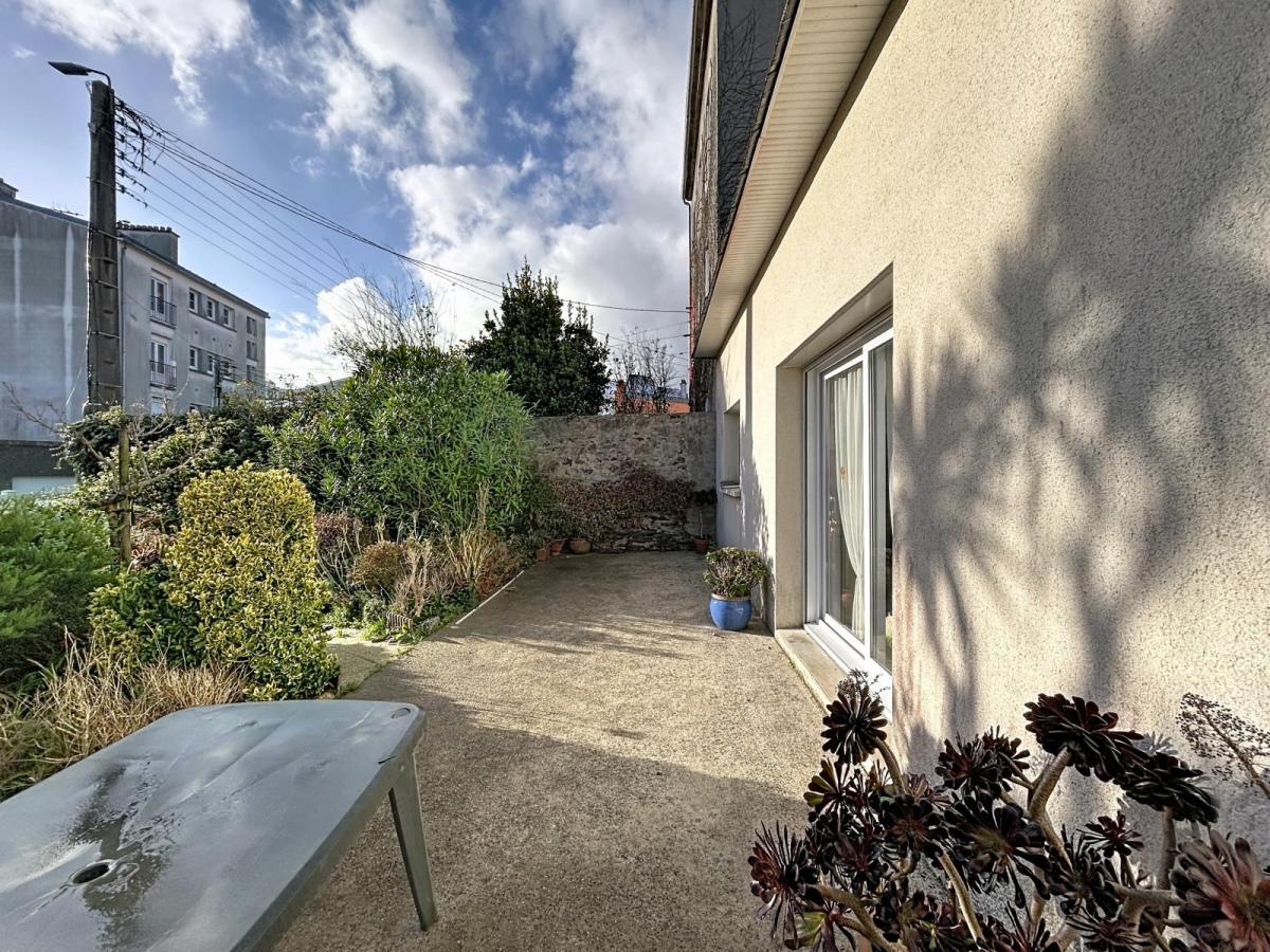 BREST QUATRE MOULINS : Jolie maison contemporaine de 94m2 avec double garage à rénover