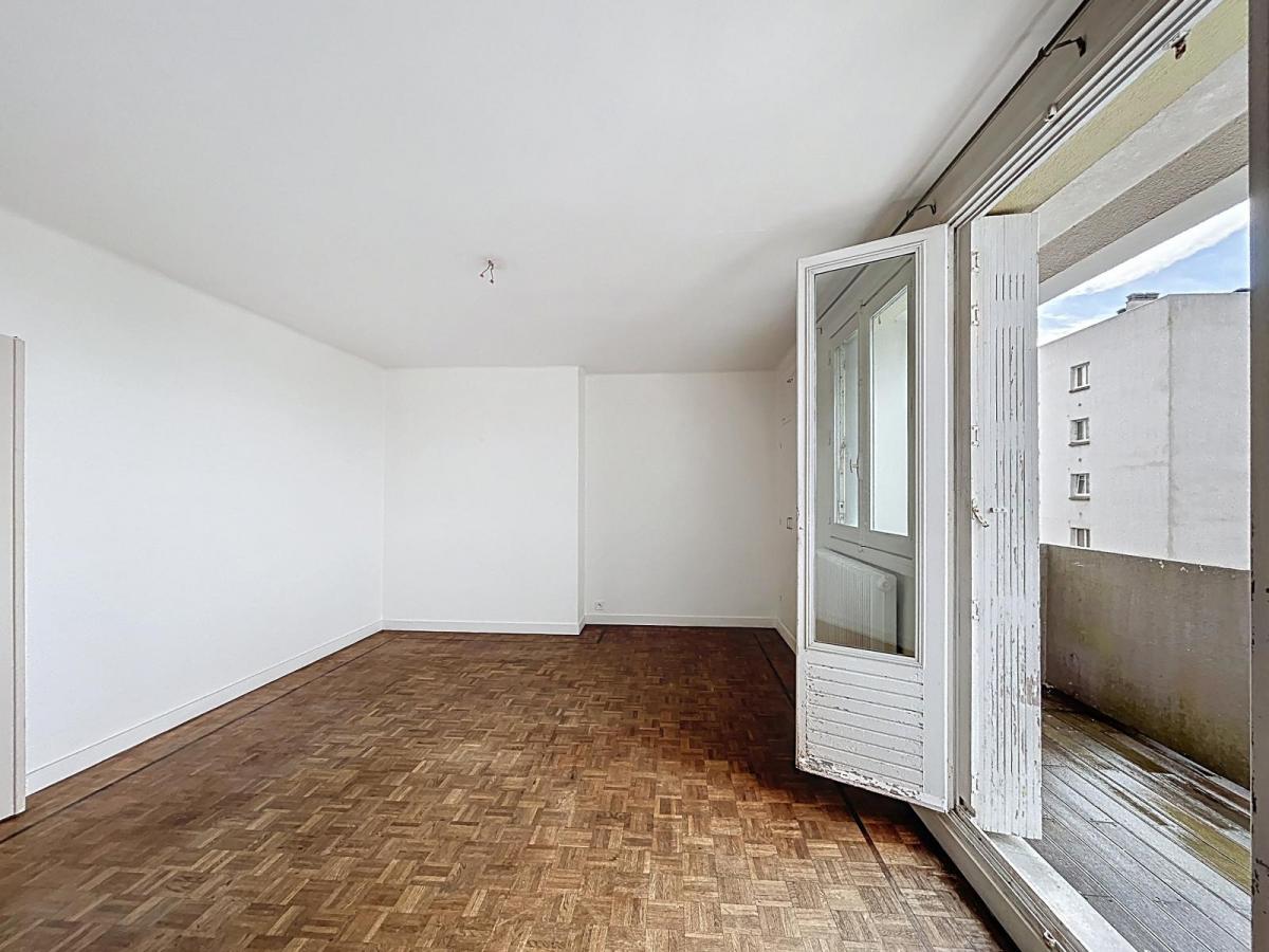 BREST KERICHEN : Bel appartement T5 de 98m2 au dernier étage avec parking privé