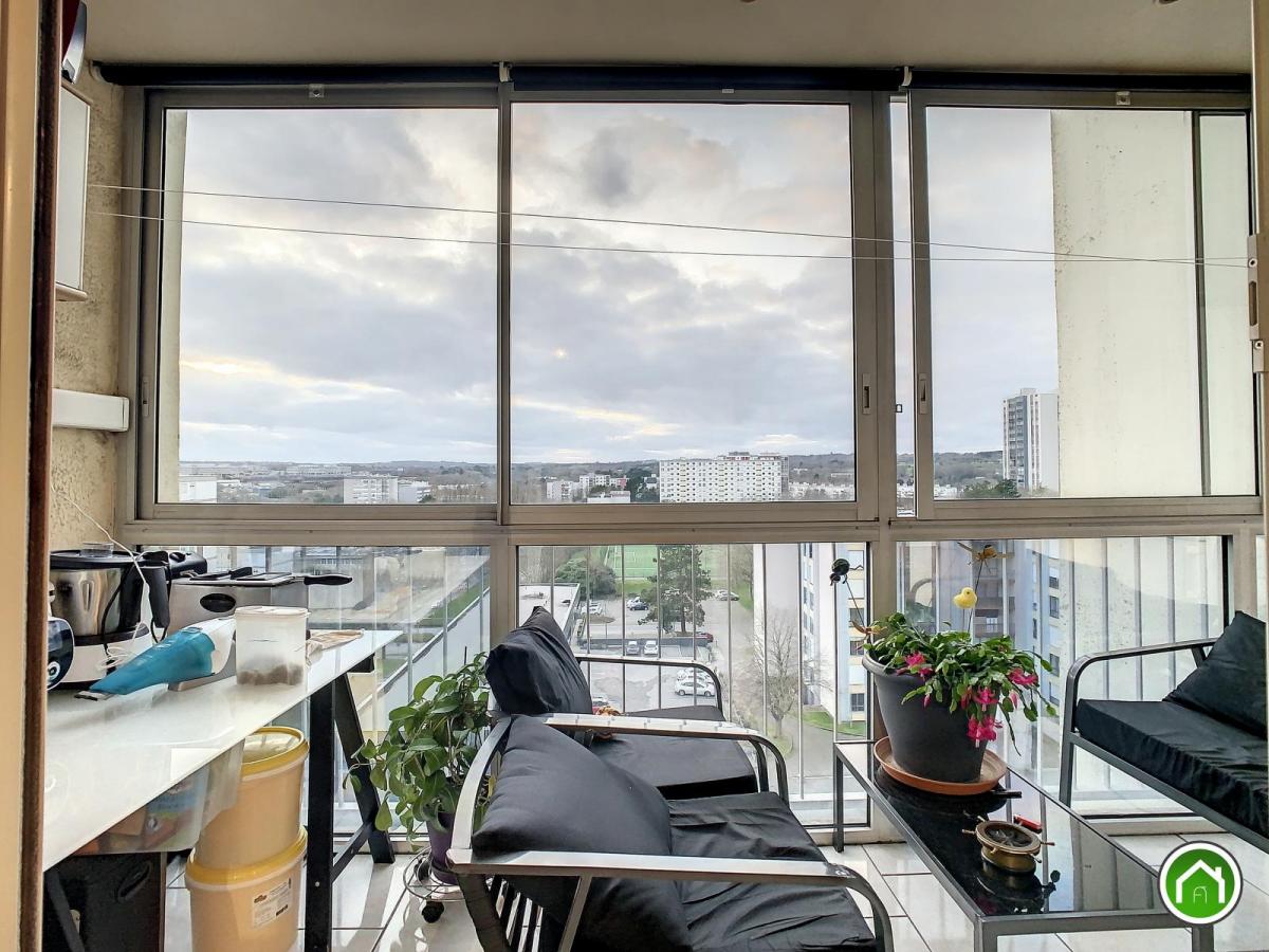 BREST BELLEVUE : Bel appartement de 100m² avec 4 chambres, balcon fermé et place de parking