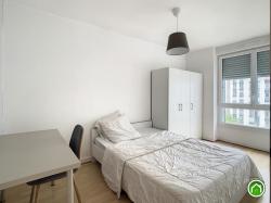 BREST : Bel appartement de 98m² avec 4 chambres, balcon et place de parking 