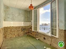 CENTRE / SAINT MICHEL : appartement de 45m² avec vue rade à rénover 