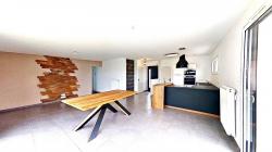Maison récente T5 de 2020 tout de plain-pied avec garage et jardin.