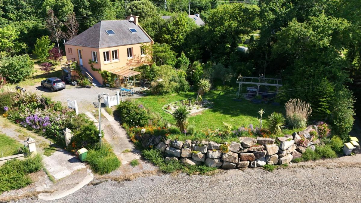 LA FOREST-LANDERNEAU: Ravissante propriété au bord de l’eau sur 1900 m² avec T2 indépendant – VENTE EN VIAGER