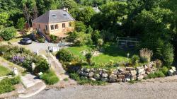 LA FOREST-LANDERNEAU: Ravissante propriété au bord de l’eau sur 1900 m² avec T2 indépendant – VENTE EN VIAGER