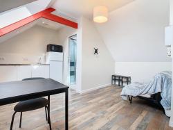 PONT-DE-BUIS : Agréable studio rénové en dernier étage