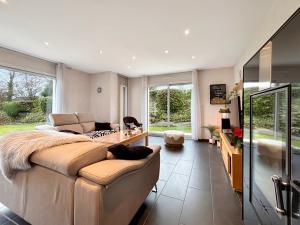 LE RELECQ-KERHUON: BELLE MAISON COMTEMPORAINE DE130m², 4 CHAMBRES