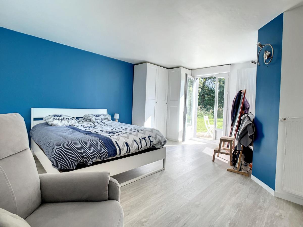 GUILERS : propriété avec maison 7 pièces et grand terrain au calme