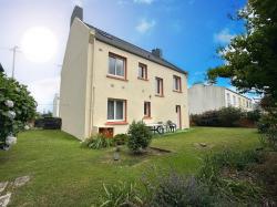 BREST : jolie propriété avec maison T6 non mitoyenne et jardin clos