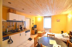 CHATEAULIN : bel immeuble de 3 niveaux comprenant 5 appartements 