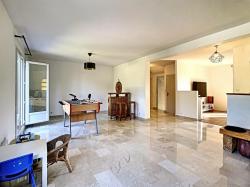 GUILERS : propriété avec maison 7 pièces et grand terrain au calme