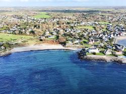 LANDUNVEZ : Proche du port d'Argenton, magnifique propriété avec accès direct à la plage de Gwen Trez