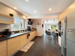 LE RELECQ-KERHUON: BELLE MAISON COMTEMPORAINE DE130m², 4 CHAMBRES