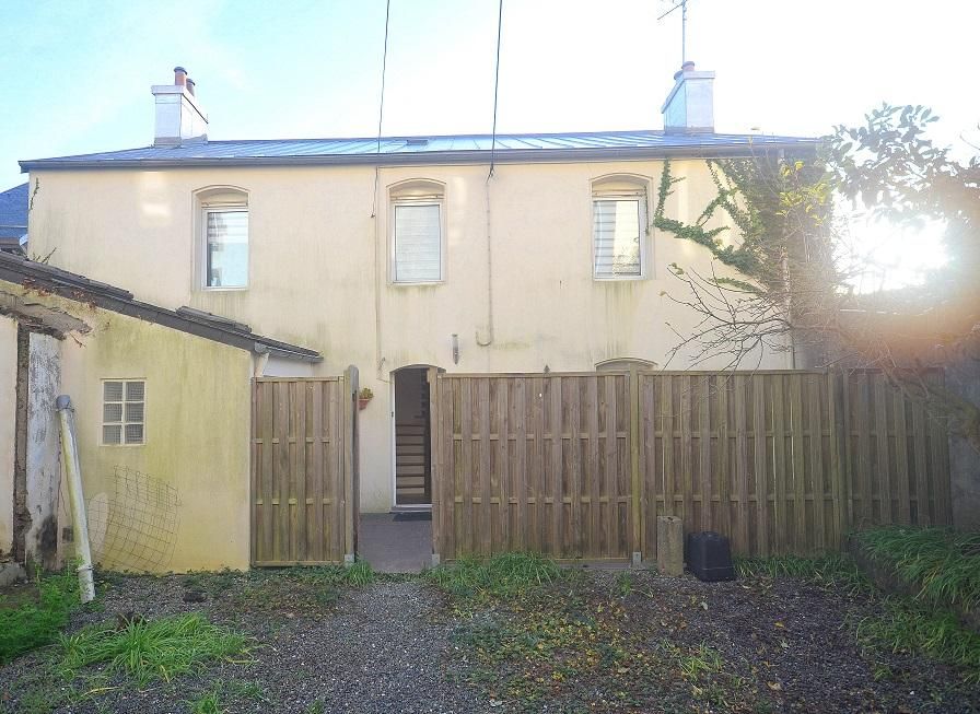KERUSCUN : ravissante maison années 30 avec deux chambres et jardin clos