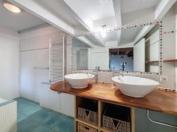 LANDÉDA : proche mer, jolie maison en pierres atypique