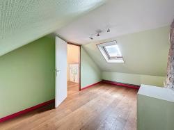 LANDÉDA : proche mer, jolie maison en pierres atypique