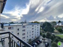 BREST : ravissant appartement t3/4 avec balcon, vue rade et dernier étage