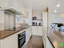 BREST : Bel appartement de 98m² avec 4 chambres, balcon et place de parking 