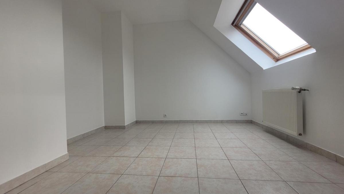 Maison T6 récente avec une chambre de plain-pied (PMR en rdc) sur une parcelle de 292 m2 proche du bourg