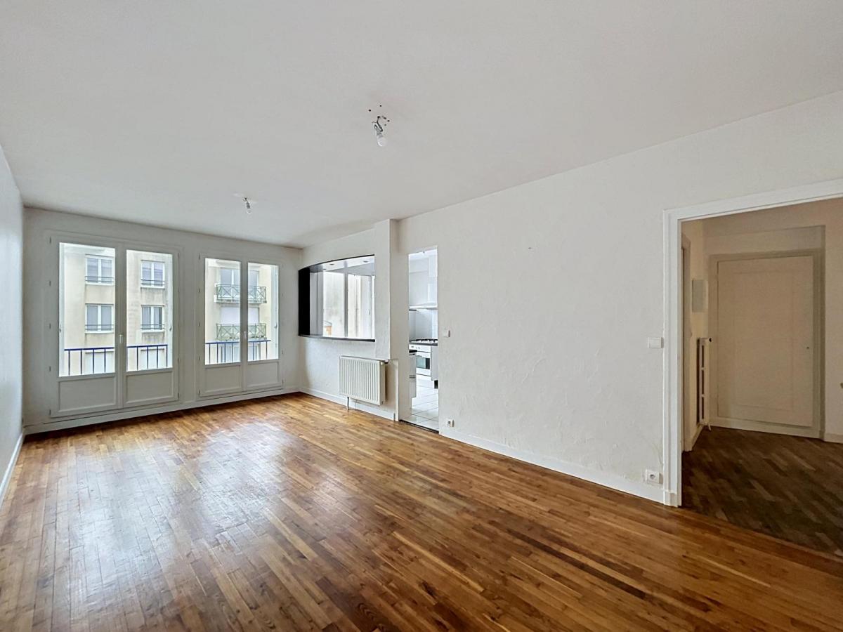 BREST HYPER CENTRE : Appartement lumineux de 100m2 dans un immeuble d'angle