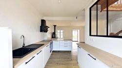 BREST ST PIERRE : MAISON DE VILLE RENOVE AU GOÛT DU JOUR