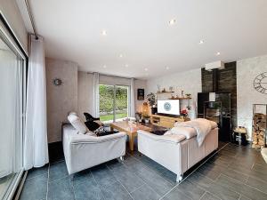 LE RELECQ-KERHUON: BELLE MAISON COMTEMPORAINE DE130m², 4 CHAMBRES