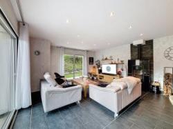 LE RELECQ-KERHUON: BELLE MAISON COMTEMPORAINE DE130m², 4 CHAMBRES