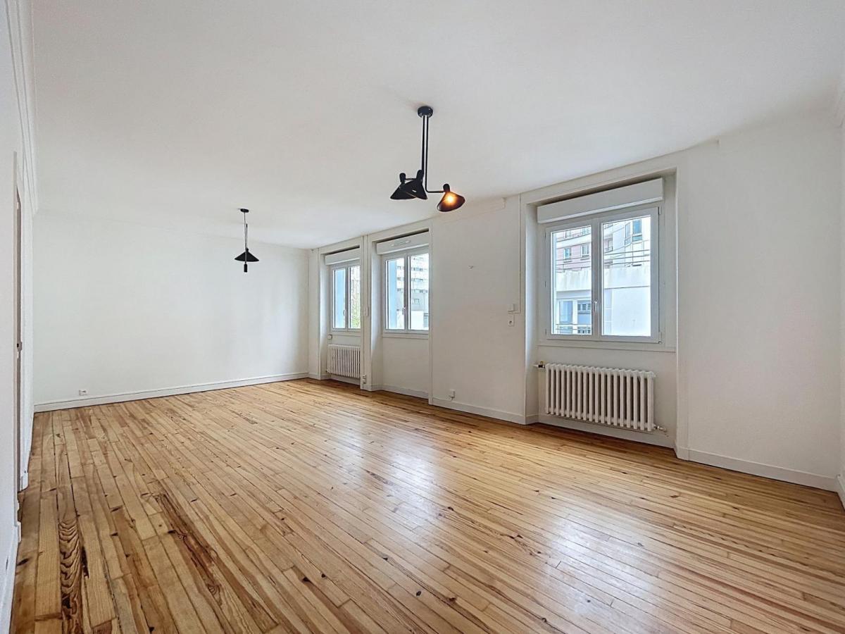 HYPER CENTRE BREST : À LOUER AGRÉABLE APPARTEMENT T3 DE 92,5 M²