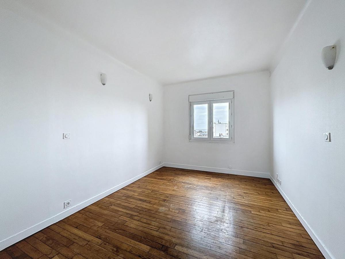 HYPER CENTRE BREST : A LOUER  AGRÉABLE APPARTEMENT DE 2 CHAMBRES AVEC VUE DÉGAGÉE