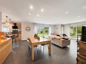 LE RELECQ-KERHUON: BELLE MAISON COMTEMPORAINE DE130m², 4 CHAMBRES