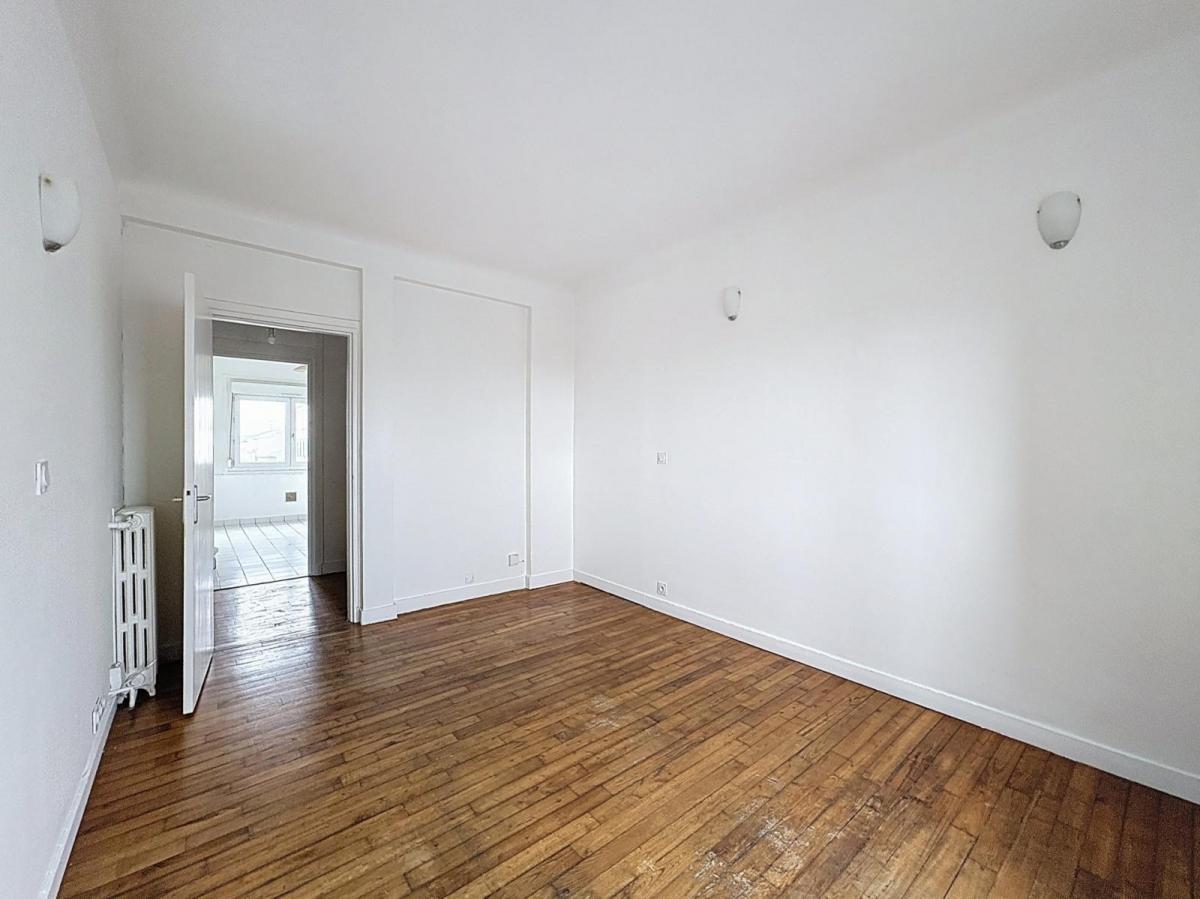 HYPER CENTRE BREST : A LOUER  AGRÉABLE APPARTEMENT DE 2 CHAMBRES AVEC VUE DÉGAGÉE