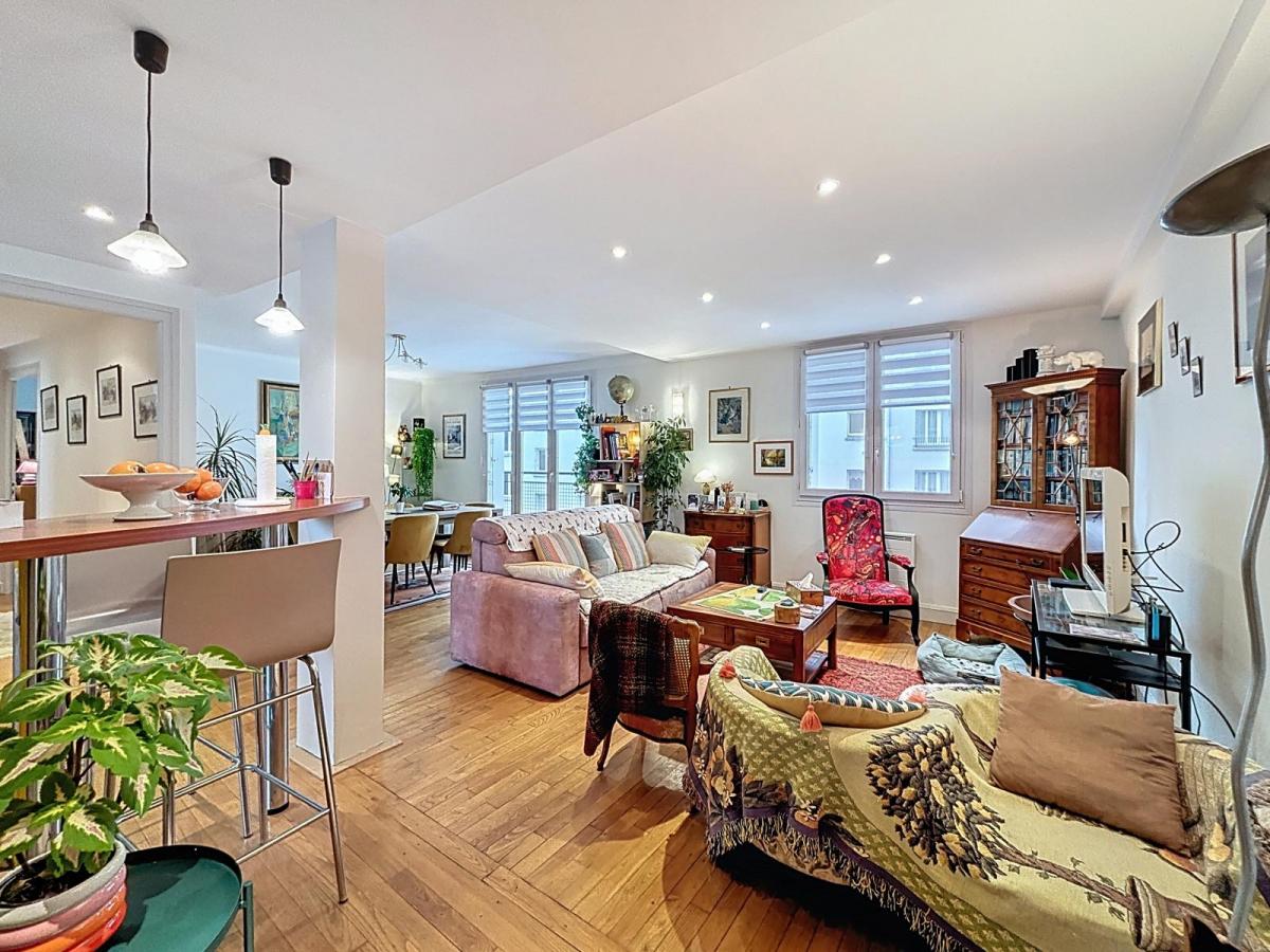 BREST HYPER CENTRE : CHARMANT APPARTEMENT T4 DE 84 m² AVEC PARKING DE COPROPRIÉTÉ