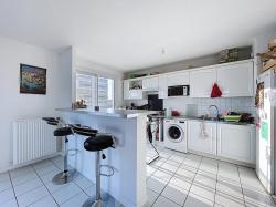 BEL APPARTEMENT T4 AVEC TRIPLE EXPOSITION ET GRAND BALCON