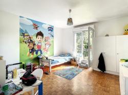 GUILERS : propriété avec maison 7 pièces et grand terrain au calme