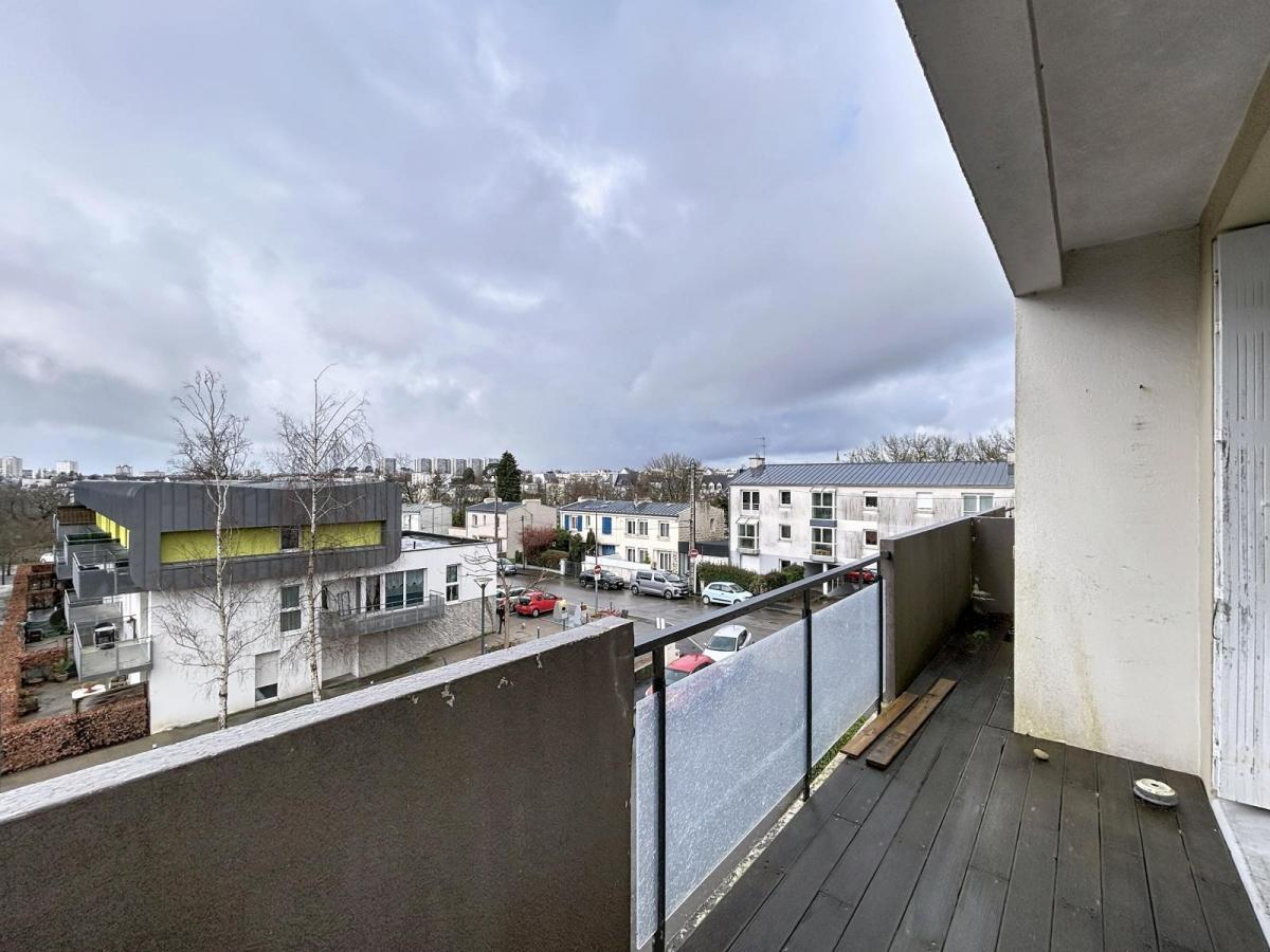 BREST KERICHEN : Bel appartement T5 de 98m2 au dernier étage avec parking privé