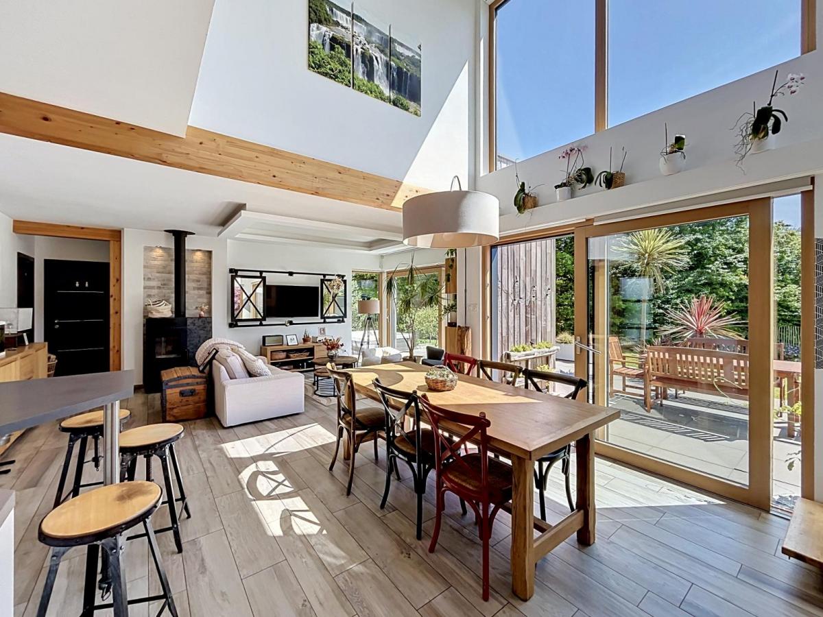 GUILERS : Maison aux lignes contemporaines de 2018 à tendance passive