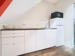 PONT-DE-BUIS : Agréable studio rénové en dernier étage