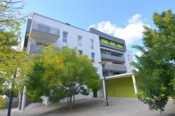 BREST : dernier étage, superbe appartement de 100m² BBC sous garantie, deux parkings et une terrasse