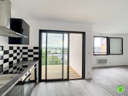 BREST : ravissant appartement T2 neuf avec grande terrasse et vue dégagée