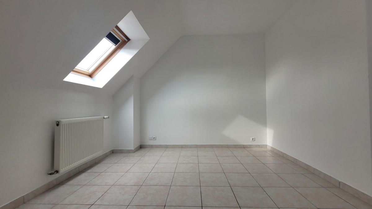 Maison T6 récente avec une chambre de plain-pied (PMR en rdc) sur une parcelle de 292 m2 proche du bourg