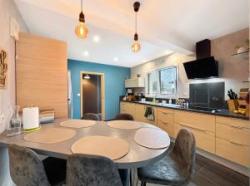 LE RELECQ-KERHUON: BELLE MAISON COMTEMPORAINE DE130m², 4 CHAMBRES