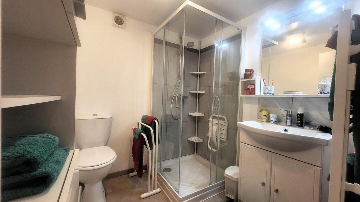LA FOREST-LANDERNEAU: Ravissante propriété au bord de l’eau sur 1900 m² avec T2 indépendant – VENTE EN VIAGER