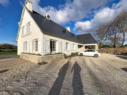 LANDUNVEZ : Proche du port d'Argenton, magnifique propriété avec accès direct à la plage de Gwen Trez