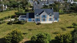 LANDUNVEZ : Propriété de prestige T11 DE 324 m² Habitable à 150 du rivage sur un parc de 4983 m²