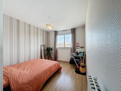 BEL APPARTEMENT T4 AVEC TRIPLE EXPOSITION ET GRAND BALCON