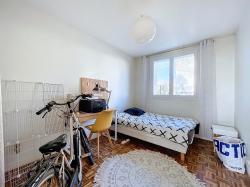  BREST LE GUELMEUR : Bel appartement T5 avec double séjour, 3 chambres et vue dégagée